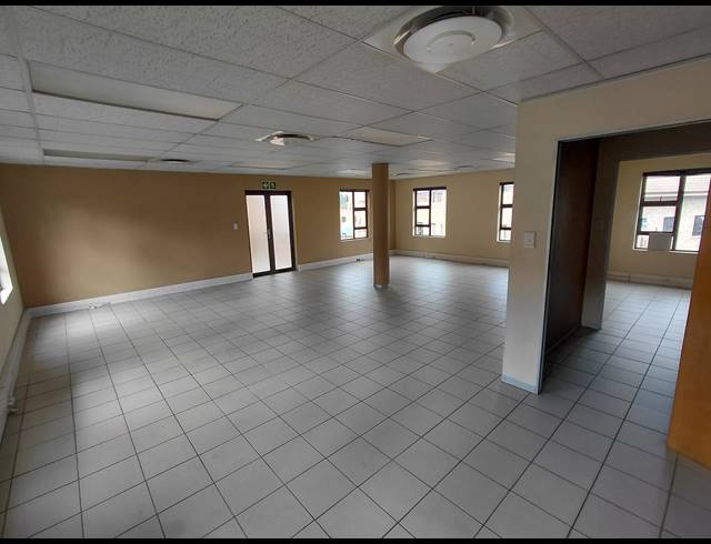 100M² OFFICE TO LET IN FOURWAYS